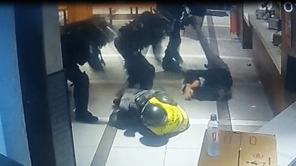 « Nous étions exténués » : à leur procès pour violences volontaires aggravées, des CRS se défendent après avoir frappé des gilets jaunes dans un Burger King