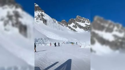 Les images impressionnantes d&rsquo;une avalanche traversant une piste de ski à Chamonix, les deux skieurs ensevelis sont indemnes