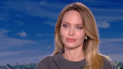 « Il fallait que je parle français » : Angelina Jolie évoque le film « Coutures », qui traite des cancers féminins