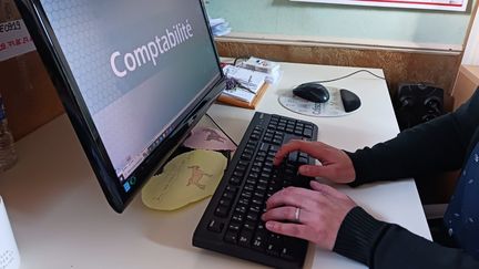 « Elle a toujours une solution à tout » : le rôle indispensable des secrétaires de mairie dans les petites communes