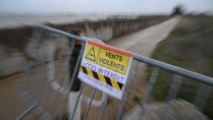 Coupures de courant, trafic ferroviaire, aérien et maritime perturbé… On fait le point sur le passage de la tempête Nils