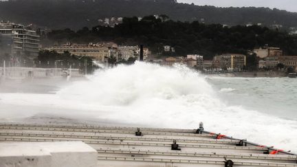 Les littoraux des Alpes-Maritimes et de la Corse-du-Sud seront placés vendredi en vigilance orange pour un risque de vagues-submersions