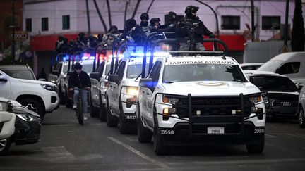 À Guadalajara au Mexique, habitants et touristes racontent « le chaos et la panique » après la mort du chef de cartel « El Mencho »