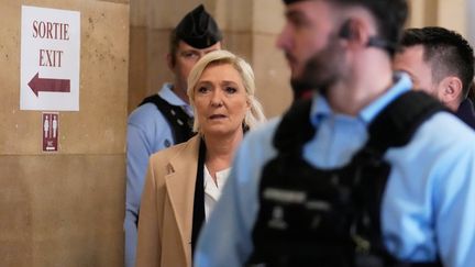 « Ce n&rsquo;est pas confortable » : le RN a-t-il déjà fait le deuil d&rsquo;une candidature de Marine Le Pen à la présidentielle, après son procès en appel ?