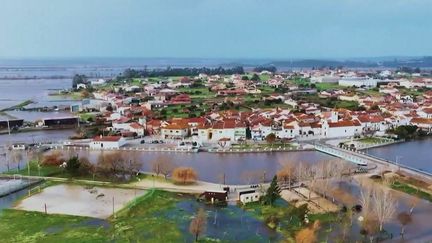 « Tout est sous l&rsquo;eau » : l&rsquo;Espagne et le Portugal sous des pluies diluviennes sur le passage de la dépression Leonardo