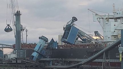 Tempête Nils : grue, camions, bateaux, arbres… Les vents jusqu’à 180 km/h ont tout balayé sur leur passage dans le Sud et le Sud-Ouest du pays