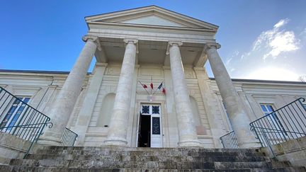 Un père condamné à 18 mois de prison avec sursis à Châteauroux pour avoir caché l&rsquo;arme du meurtre commis par son fils de 11 ans