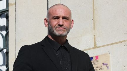 Mort d’Elisa Pilarski : « Si Curtis est coupable, tuez-le, piquez-le, ou sinon je le ferai », lâche son ex-compagnon, propriétaire du chien, au premier jour de son procès