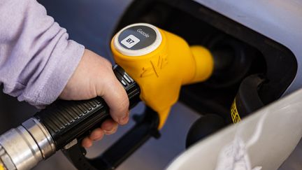 Peut-on vraiment bloquer les prix du carburant, comme le demande le député LFI Éric Coquerel ?