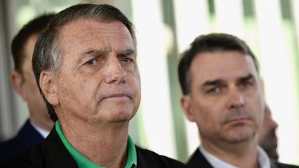 L’ancien président brésilien Jair Bolsonaro, atteint d’une pneumonie bactérienne, toujours hospitalisé en soins intensifs