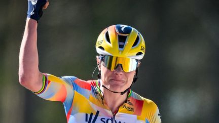 Lotte Kopecky s’impose pour la première fois sur Milan-San Remo en remportant un sprint en petit comité