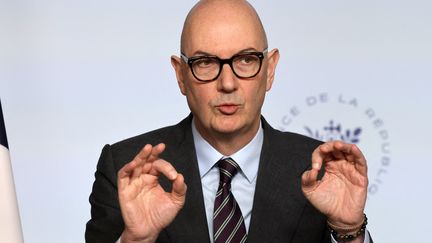 « On n’en est pas là en France, heureusement » : Roland Lescure « regrette » ses propos sur un « choc pétrolier »