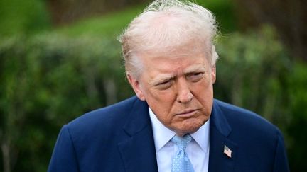 Donald Trump change de ton en annonçant des « négociations » avec un « haut dirigeant » iranien et évoque un changement de régime