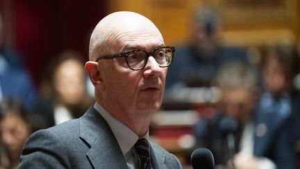 Prix des carburants : des mesures pour les « gros rouleurs » dévoilées dans les « prochains jours », annonce le ministre Roland Lescure