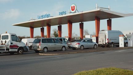 Prix de l&rsquo;essence, factures de gaz, livraisons de colis… Comment la guerre au Moyen-Orient risque de vous affecter au quotidien