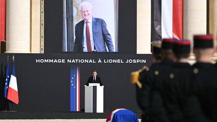 Mort de Lionel Jospin : une cérémonie d&rsquo;hommage national présidée par Emmanuel Macron se déroule aux Invalides