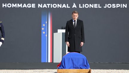 « Un repère dans notre histoire et notre esprit » : revivez l&rsquo;hommage d&rsquo;Emmanuel Macron à Lionel Jospin lors de la cérémonie d&rsquo;hommage national