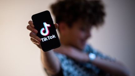 « Quand on est sur TikTok, on est sûrs de perdre face à l’algorithme », selon un spécialiste de la plateforme, visée par un signalement du gouvernement