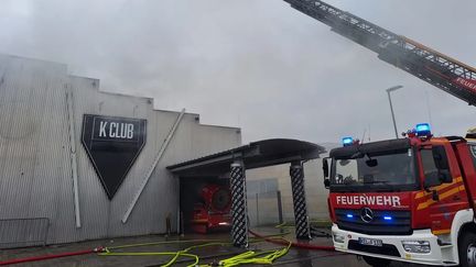 750 personnes évacuées d&rsquo;une discothèque après un incendie près de Strasbourg, à Kehl, à la frontière allemande