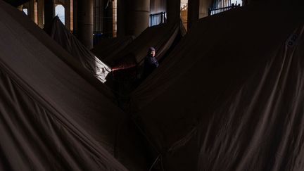 « Je ne me sens pas bien ici » : à Beyrouth, le stade a été transformé en abri géant pour les habitants qui fuient les bombardements