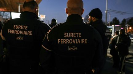 Fouilles, palpations, saisies d&rsquo;arme… Un décret accorde des pouvoirs supplémentaires aux polices ferroviaires