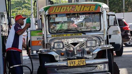 « Si les conducteurs de jeep arrêtent de travailler, tout va s’arrêter » : les Philippins inquiets de la hausse du prix des carburants