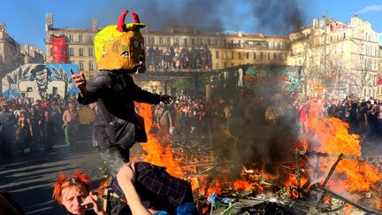 Dix-sept policiers blessés à Marseille lors d&rsquo;affrontements à la fin du carnaval de la Plaine