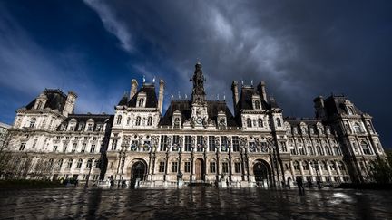 La mairie de Paris perquisitionnée dans le cadre d’une enquête ouverte notamment pour « favoritisme »
