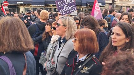 Droits des femmes : Gisèle Pelicot et sa fille, Caroline Darian, côte à côte dans le cortège à Paris