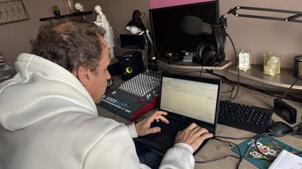 « C&rsquo;est presque une mission humanitaire » : Radio For Peace International émet en Iran depuis la Gironde