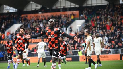 Ligue 1 : Lorient crée la surprise en battant Lens qui rate l&rsquo;occasion de prendre la place de leader au PSG