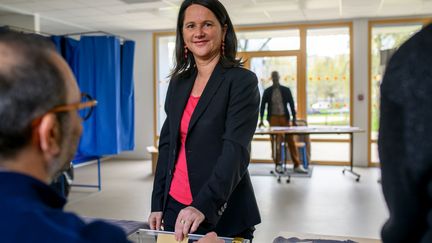 A Nantes, la maire socialiste, Johanna Rolland, talonnée par son adversaire de la droite