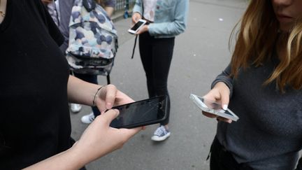 « J&rsquo;arrive mieux à me concentrer à l&rsquo;école » : ces élèves autrichiens font l&rsquo;expérience de trois semaines sans smartphone
