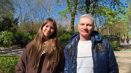« J&rsquo;ai dessiné la vérité » : Masha, persécutée en Russie pour un dessin anti-guerre en Ukraine, accueillie en France avec son père