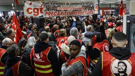 « J&rsquo;ai peur de ne pas pouvoir payer mon loyer » : ces salariés sous le Smic subissent de plein fouet la hausse des prix à la consommation