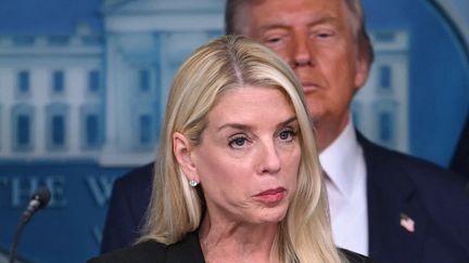 Donald Trump a limogé sa ministre de la Justice, Pam Bondi, remplacée par son ancien avocat personnel