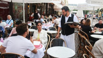 Un texte sera déposé « d&rsquo;ici l&rsquo;été » pour permettre l&rsquo;utilisation des tickets-restaurant le dimanche, déclare le ministre des PME et du pouvoir d&rsquo;achat