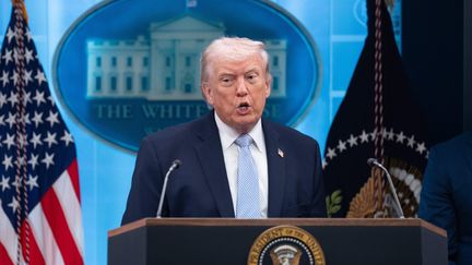 Ultimatum réitéré à l’Iran, « sauvetage historique » de pilote : ce qu’il faut retenir de la conférence de presse de Donald Trump