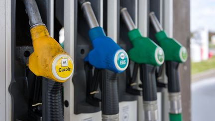 Le Premier ministre Sébastien Lecornu réclame une baisse des prix à la pompe à la « fin du week-end, début de semaine prochaine »