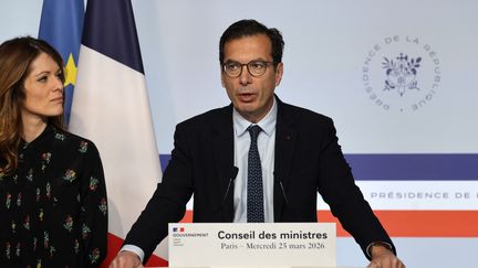 Face à la hausse des arrêts maladie, le gouvernement annonce un renforcement des contrôles et un « kit de prévention » de l’absentéisme