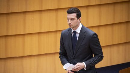 « C&rsquo;est de la communication bien huilée » : comment Jordan Bardella cherche à se rendre présidentiable en s&rsquo;affichant en couple en une de « Paris Match »