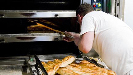 Quatre choses à savoir sur la proposition de loi visant à permettre à certains salariés de travailler le 1er-Mai