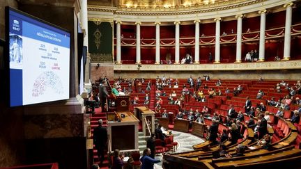 « Ils veulent nous voler le 1er-Mai » : la gauche dénonce un coup de « force » à l&rsquo;Assemblée pour faire adopter la loi autorisant certains salariés à travailler lors de ce jour férié