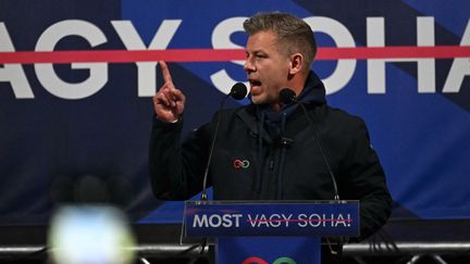 En Hongrie, l’ascension éclair de Péter Magyar, le « traître » devenu le cauchemar de Viktor Orbán