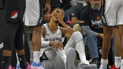 Le joueur français de NBA Victor Wembanyama victime d&rsquo;une lourde chute face à Portland