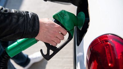 Bénéficiaires, montant, procédure… Ce qu&rsquo;il faut savoir sur l&rsquo;aide carburant pour les « grands rouleurs »