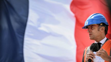 En visite sur le projet de mine de lithium dans l&rsquo;Allier, Emmanuel Macron vante « les cathédrales industrielles de l&rsquo;indépendance française »