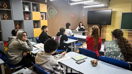 « L&rsquo;avenir de l&rsquo;Ukraine se construit aujourd&rsquo;hui » : dans une école de Kiev, le soulagement après le déblocage du prêt accordé par l&rsquo;Union européenne