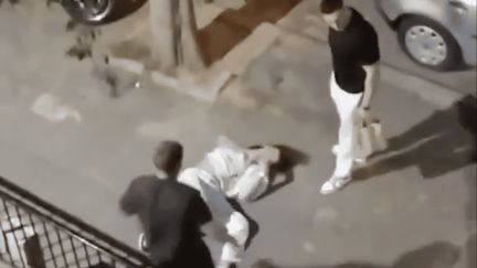 Une victime frappée au visage, un agresseur criant « C&rsquo;est nous, la police »… Ce que l&rsquo;on sait des accusations de violences visant deux CRS à Nice