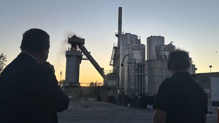 « Il y a des cours d&rsquo;école qui ne se feront pas cet été… » : avec la guerre au Moyen-Orient, la flambée des prix du pétrole fait craindre une pénurie de bitume